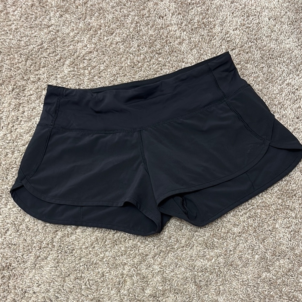 Lululemon Hotty Hot Low-Rise Lined Short 2.5